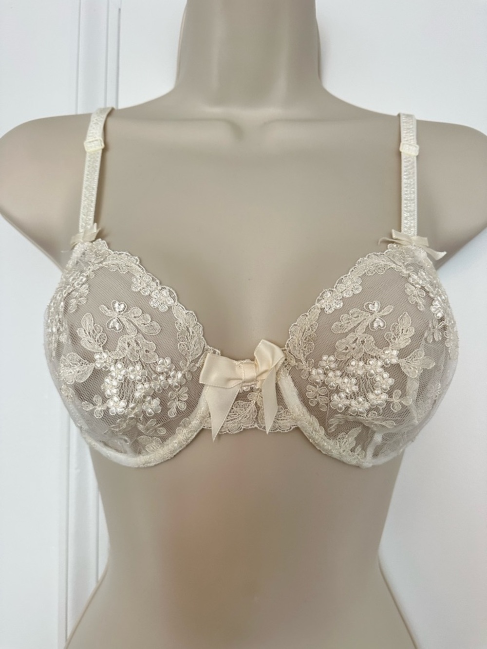La Perla Vintage Elegant Cream bridal Lace Bra #115